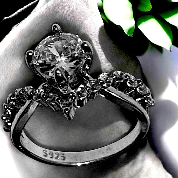 Round Brilliant Engagement Ring S925 - Picture 4 of 8